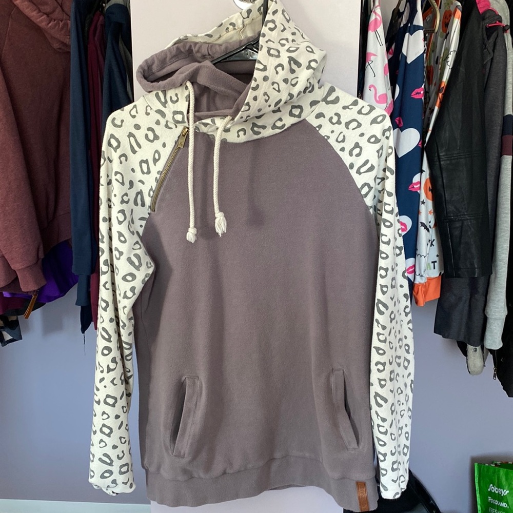Ampersand double hood